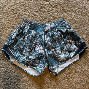 Lululemon Green & White Floral Hotty Hot Shorts Size 4 Tall